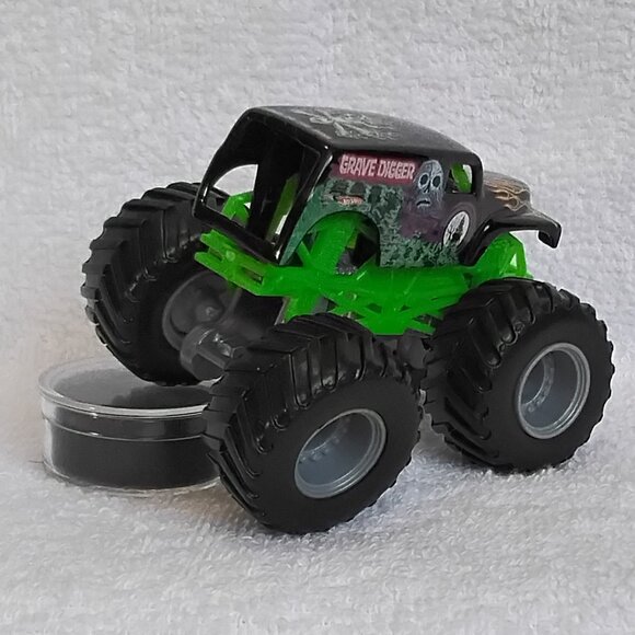 2012 Mattel Monster Jam Grave Digger 1:64 Monster Truck Hot Wheel!! - Picture 2 of 3